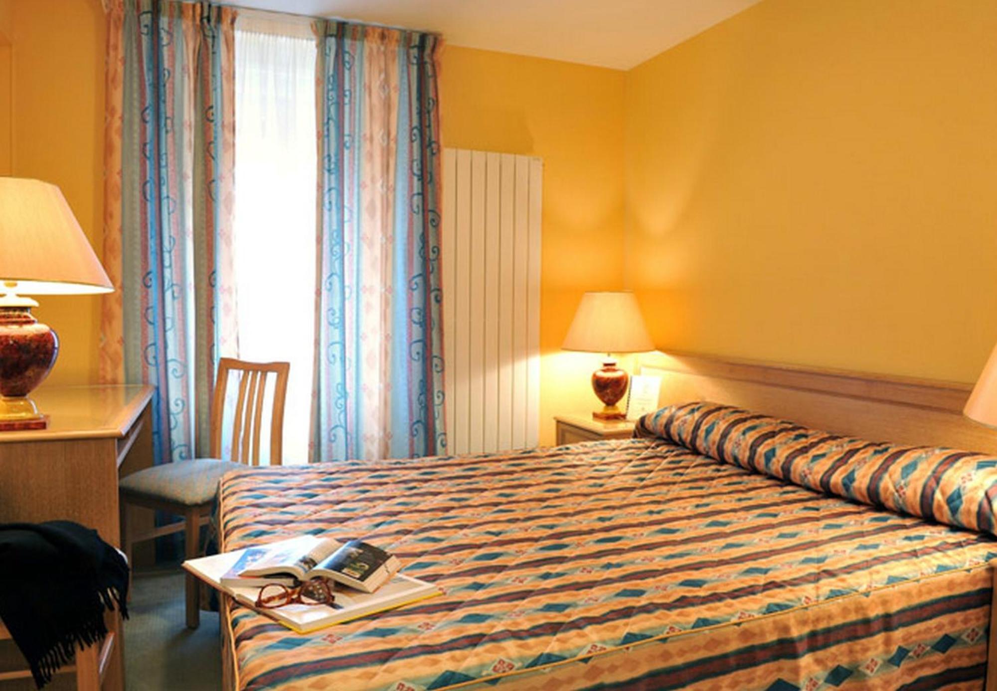 Logis Hotel Le Continental Châteauroux Buitenkant foto