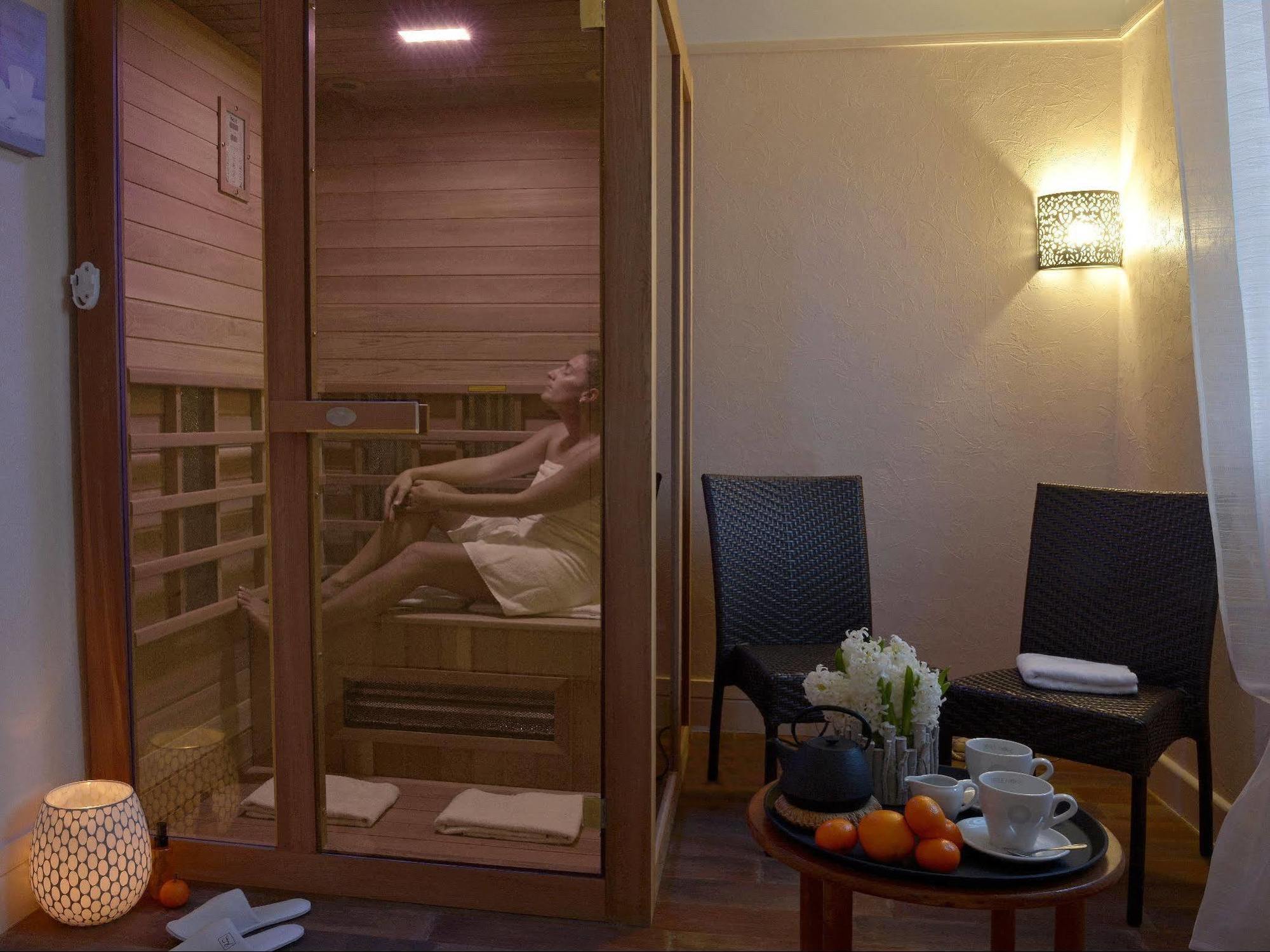 Logis Hotel Le Continental Châteauroux Buitenkant foto