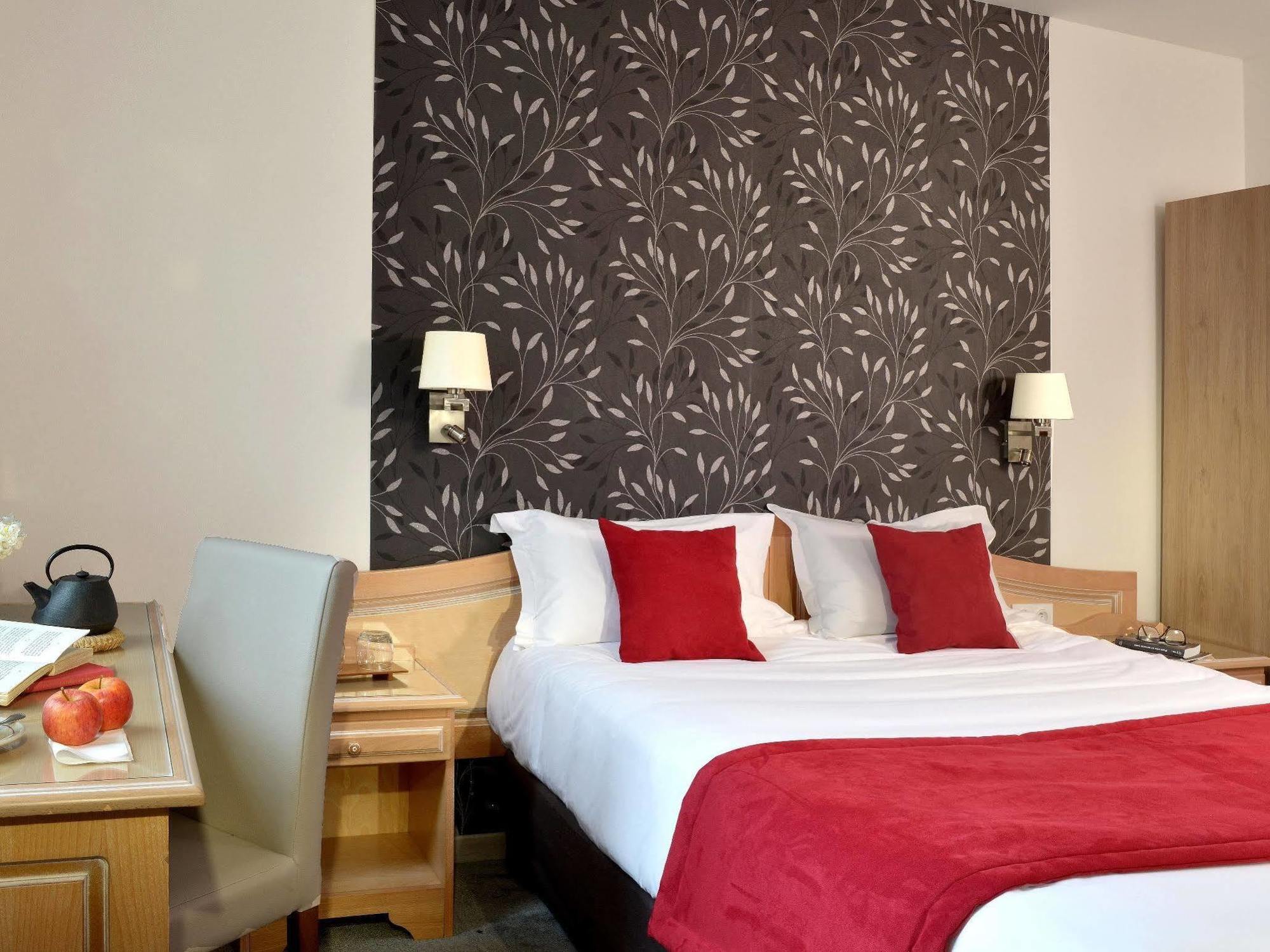 Logis Hotel Le Continental Châteauroux Buitenkant foto